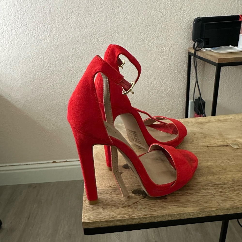 Red Heels - Picture 2 of 2